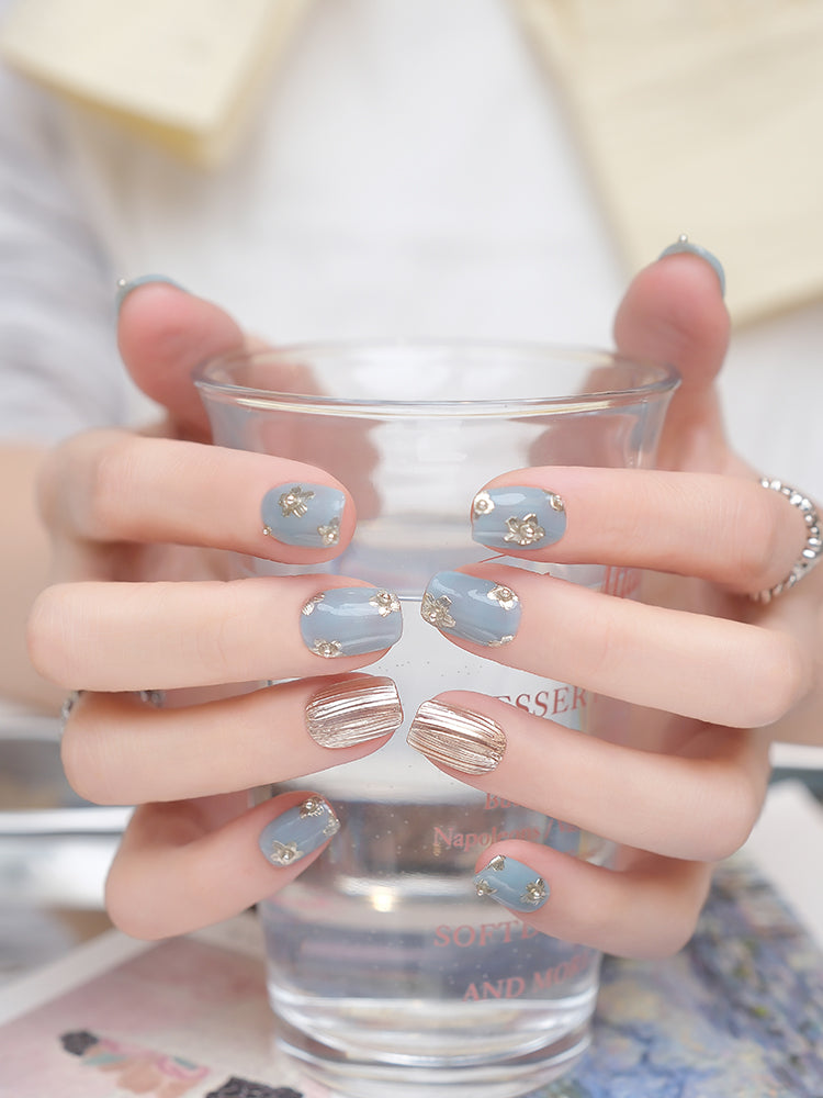 Berlin Blossom Blue Atmosphere Press-On Nails