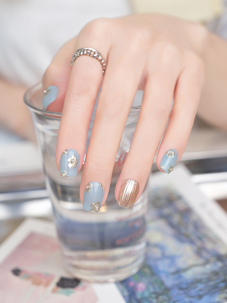 Berlin Blossom Blue Atmosphere Press-On Nails