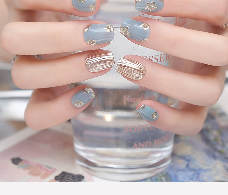 Berlin Blossom Blue Atmosphere Press-On Nails