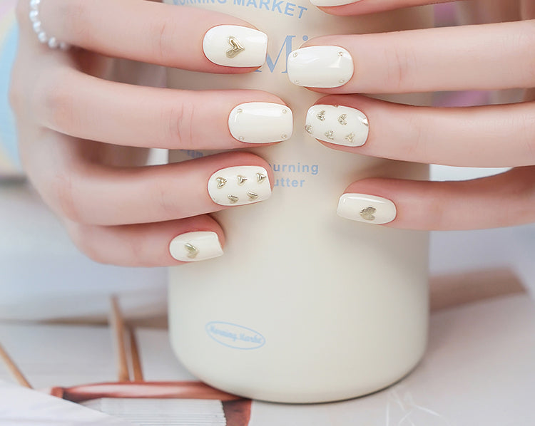 Elegant White Press-On Nails – Bright and Long-Lasting