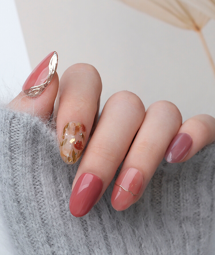 Handcrafted Custom Press-On Nails for a Soft Autumn Look