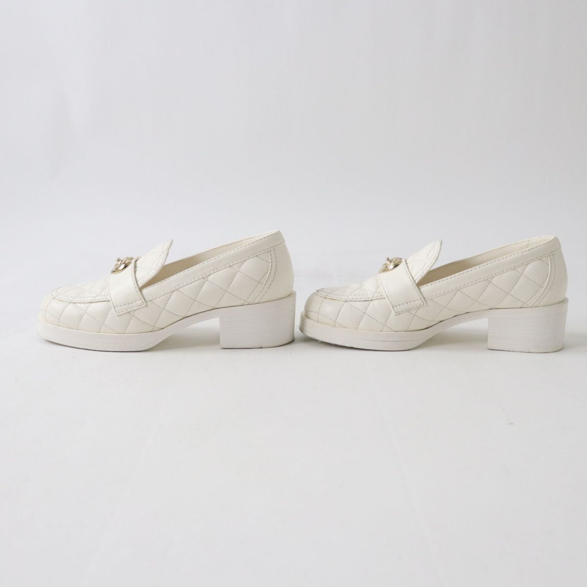 Top Quality Chanel Lambskin Heart Turnlock Loafers White