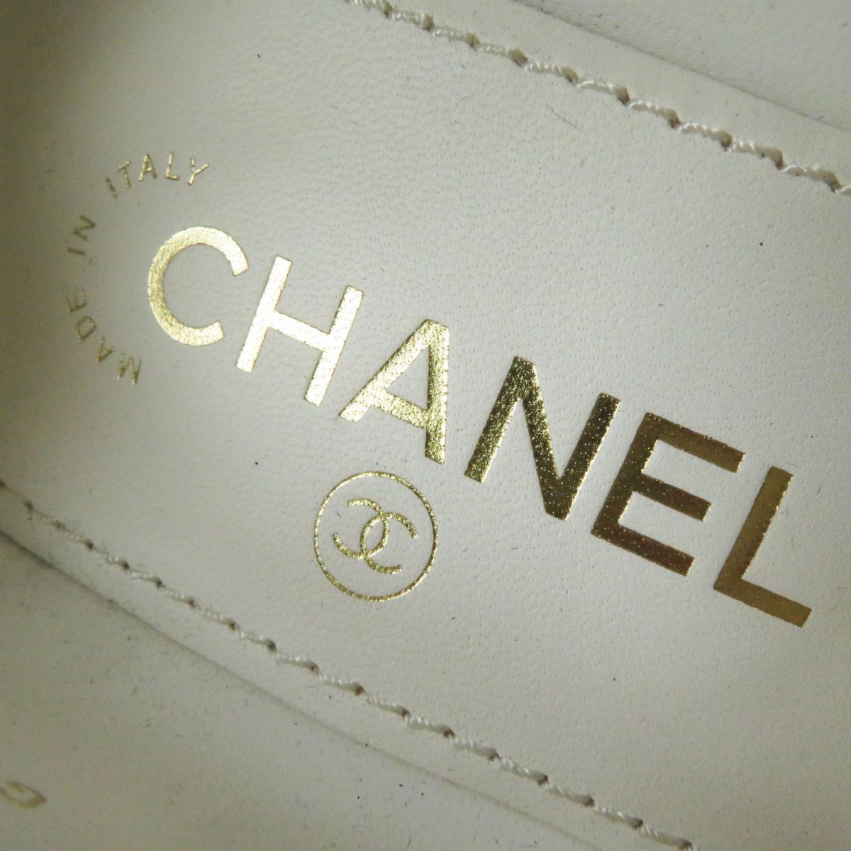 Top Quality Chanel Lambskin Heart Turnlock Loafers White
