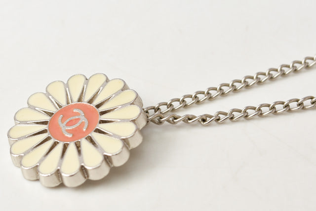 Top Quality Chanel Necklace Pendant CC Mark Flower Motif Silver Antique