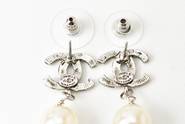 Top Quality Chanel Silver Pearl Motif Earrings