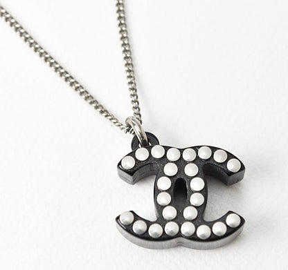 Top Quality Chanel Necklace/Pendant. Metal. Plastic. Black/Silver