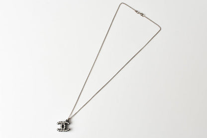 Top Quality Chanel Necklace/Pendant. Metal. Plastic. Black/Silver