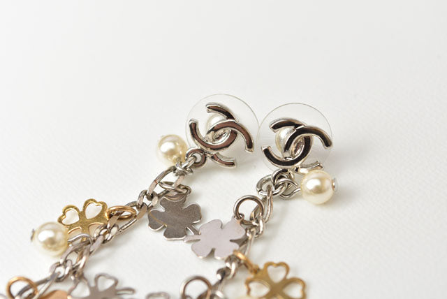 Top Quality Chanel Clover/Heart Motif Swing Pearl Earrings. Silver/Gold. Metal/Faux Pearl