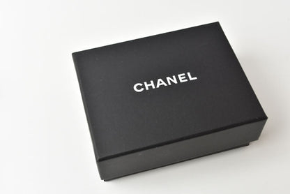 Top Quality Chanel Clover/Heart Motif Swing Pearl Earrings. Silver/Gold. Metal/Faux Pearl