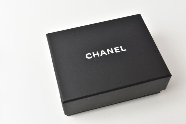 Top Quality Chanel Clover/Heart Motif Swing Pearl Earrings. Silver/Gold. Metal/Faux Pearl