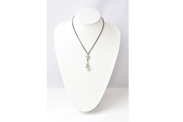 Top Quality Chanel Necklace/Pendant with Eiffel Tower and Pearl Motif