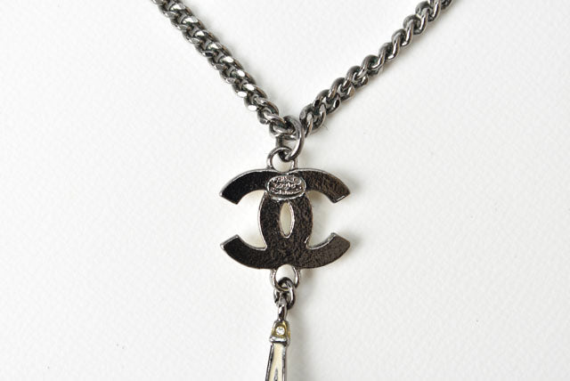 Top Quality Chanel Necklace/Pendant with Eiffel Tower and Pearl Motif