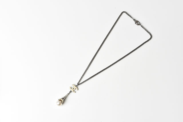 Top Quality Chanel Necklace/Pendant with Eiffel Tower and Pearl Motif
