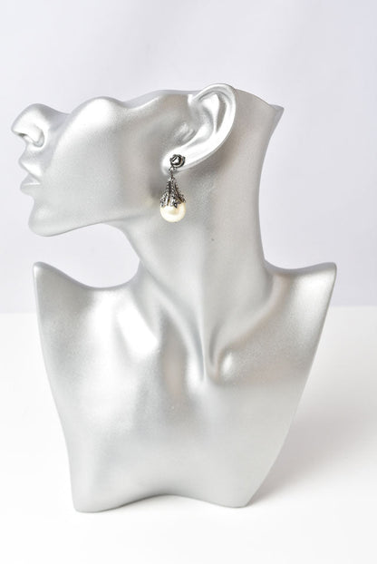 Top Quality Chanel Pearl Motif Earrings Gunmetal