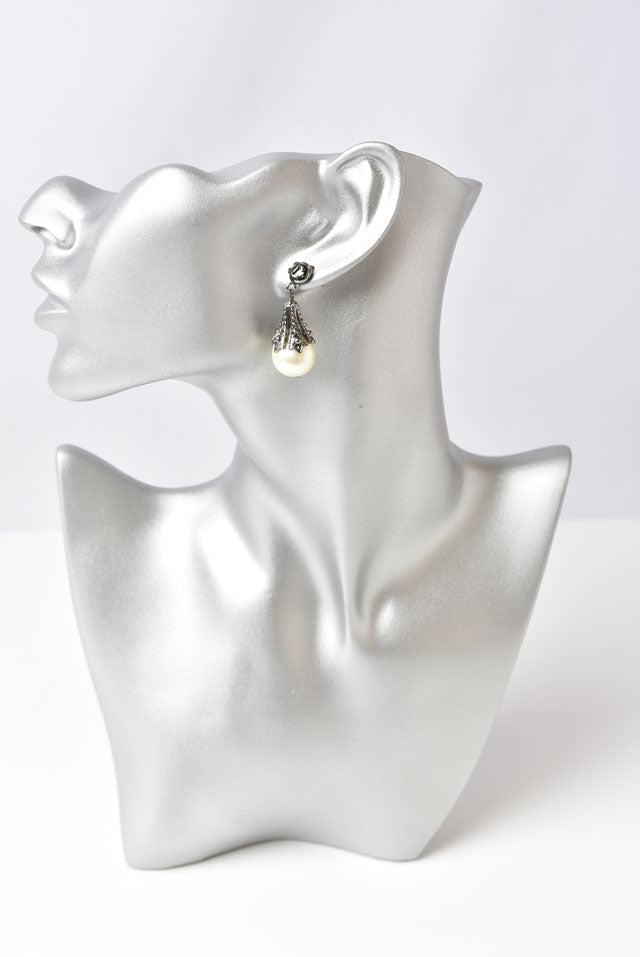 Top Quality Chanel Pearl Motif Earrings Gunmetal