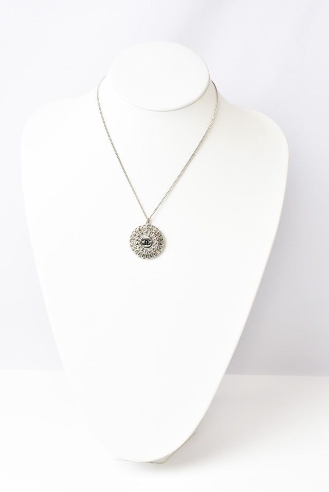 Top Quality Chanel Metal Necklace Pendant Chain Circle Motif CC Silver