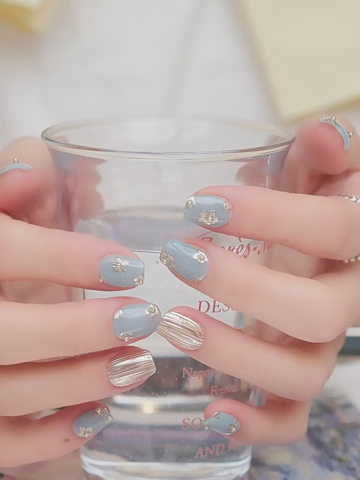 Berlin Blossom Blue Atmosphere Press-On Nails