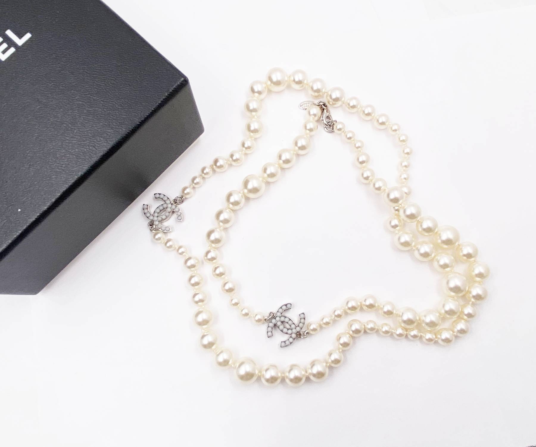 Top Quality Chanel Classic 2 Silver CC White Bead Pearl Necklace